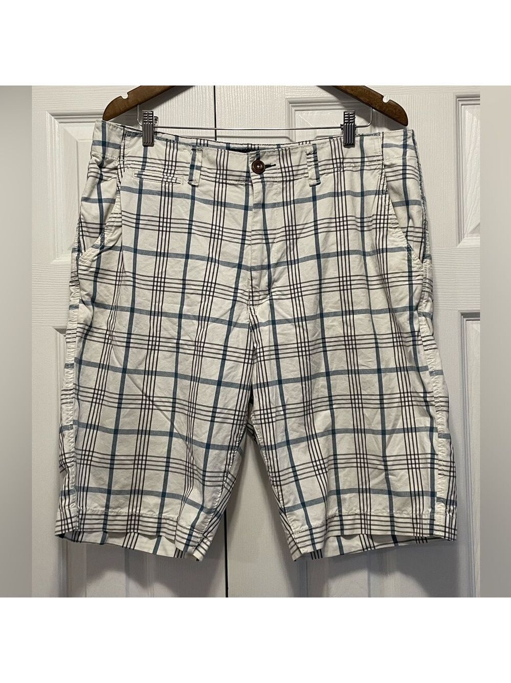 American Eagle men’s shorts size 36